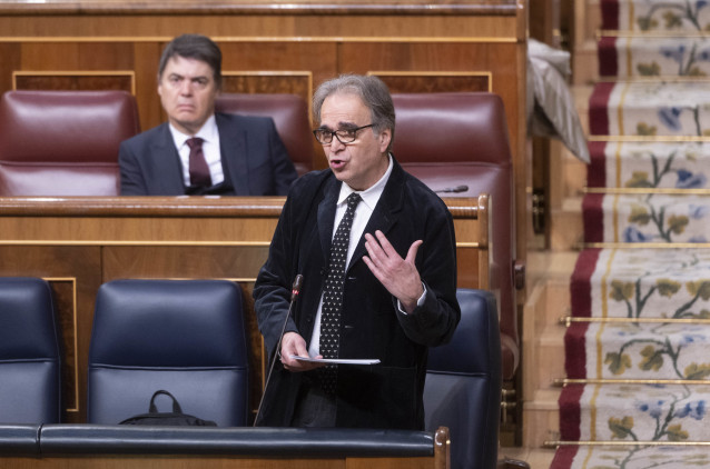 El ministro de Universidades, Joan Subirats, interviene durante una sesión plenaria en el Congreso de los Diputados, a 9 de marzo de 2023, en Madrid (España)
