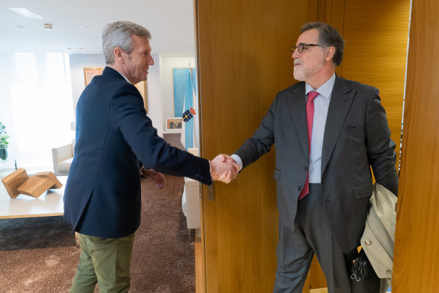 El presidente de la Xunta, con el nuevo responsable de Alcoa en España