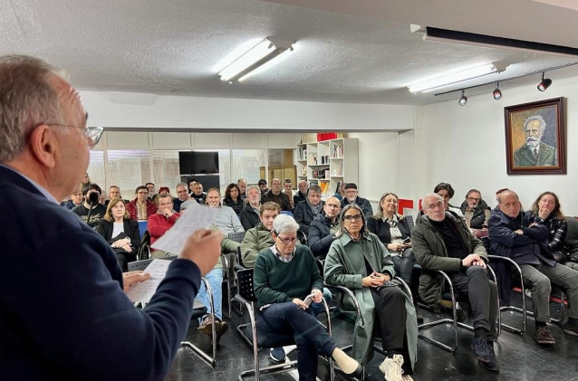 El alcalde de Santiago, Xosé Sánchez Bugallo, en la asambela del PSOE extraordinaria para dar a conocer la candidatura para las elecciones del 28M