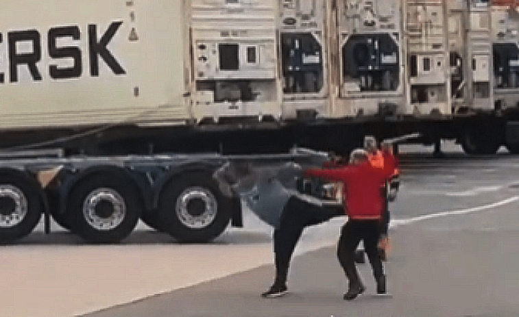 (Vídeo) Violenta pelea entre camioneros en el puerto de Vigo lleva a policías a reclamar tásers