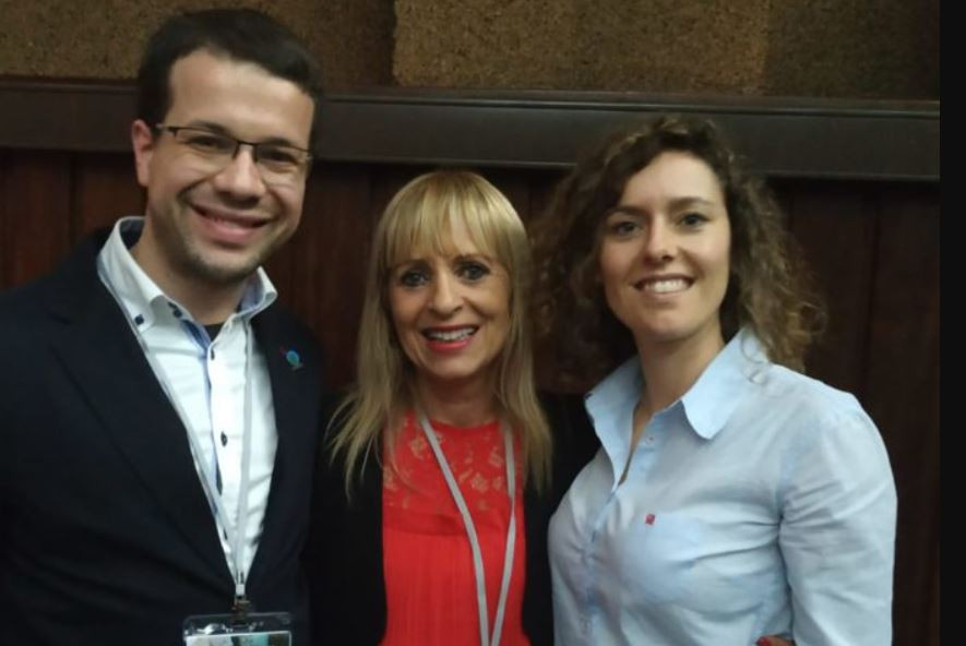 El secretario de AGAFEC  a la izquierda y la presidenta a la derecha en una foto del colectivo