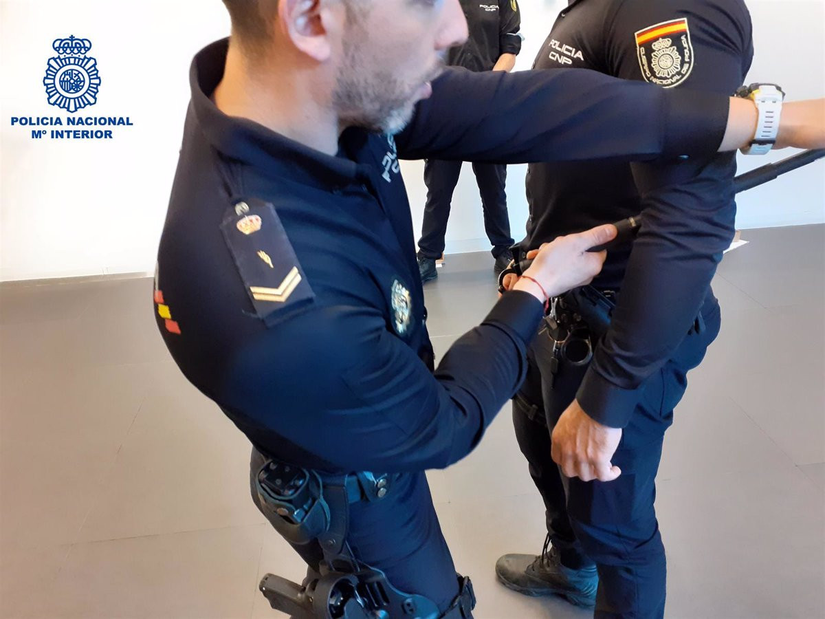 Formacion agentes baston extensible