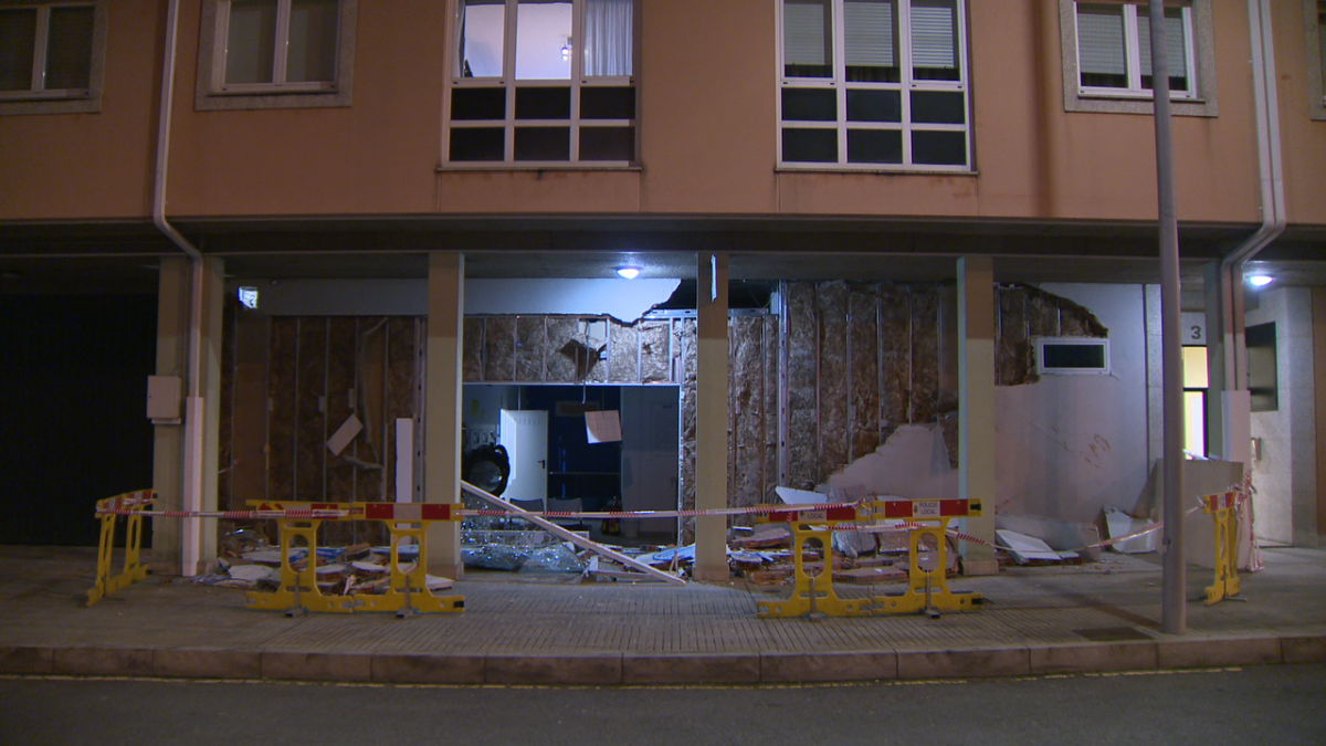Lavanderu00eda de A Coruu00f1a destrozada por una explosiu00f3n en una foto de la CRTVG