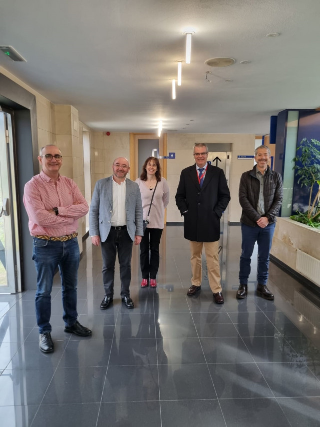 El director xeral de Emerxencias e Interior de la Xunta, Santiago Villanueva, recibe a cargos de Castilla-La Mancha en la Academia Galega de Seguridade Pública (AGASP).