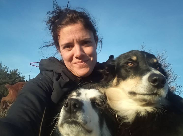 Así es Cabuxa Natur, cabras de raza gallega que están revitalizando Guntín pese a los lobos (vídeo)