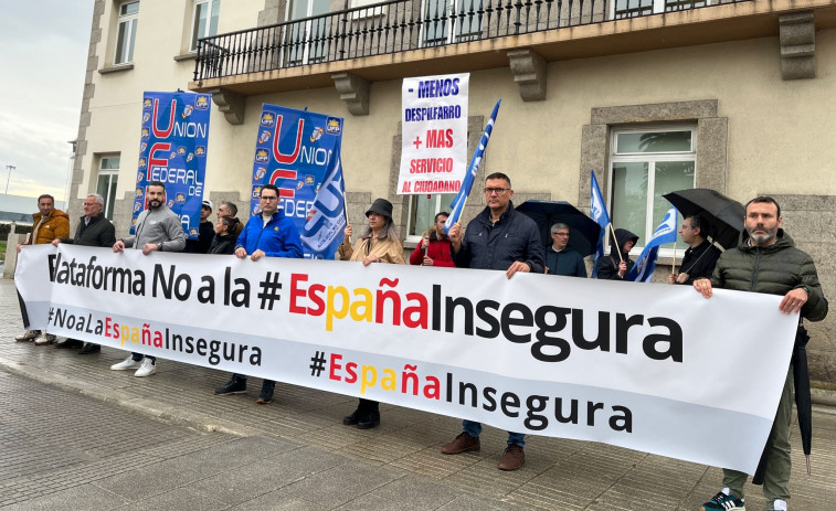 'No a la España Insegura', clama el grueso de los sindicatos policiales ante la Delegación del Gobierno en Galicia