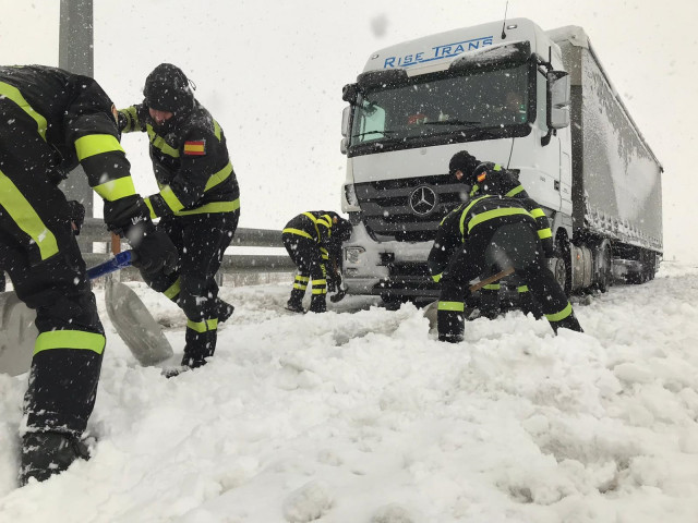 Archivo - Despliegue de la Unidad Militar de Emergencias (UME)