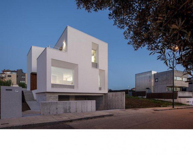 Casa Tomada de Vigo, proyecto de María Pilar González Ferro y Jordi Castro Andrade premiado por los XX Premios del Colexio de Arquitectos de Galicia.