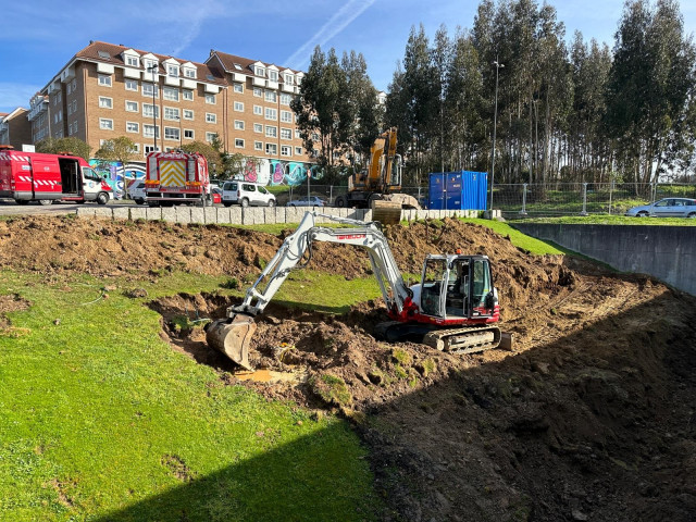 Un escape de gas provocado por unas obras obliga a desalojar una guardería y una piscina municipal en Cambre