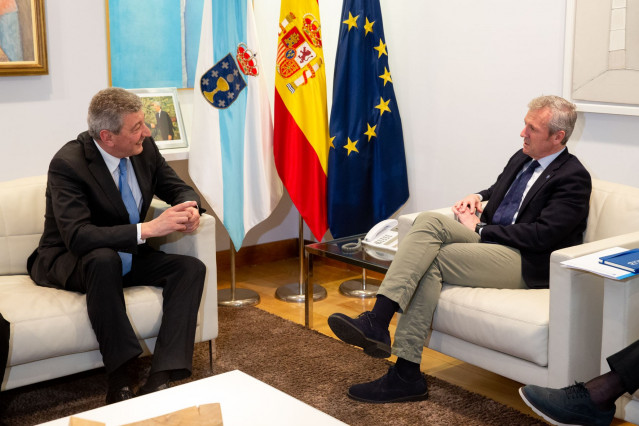 El presidente de la Xunta, Alfonso Rueda,  se reúne con el embajador de Azerbaiyan, Ramiz Hassanov.