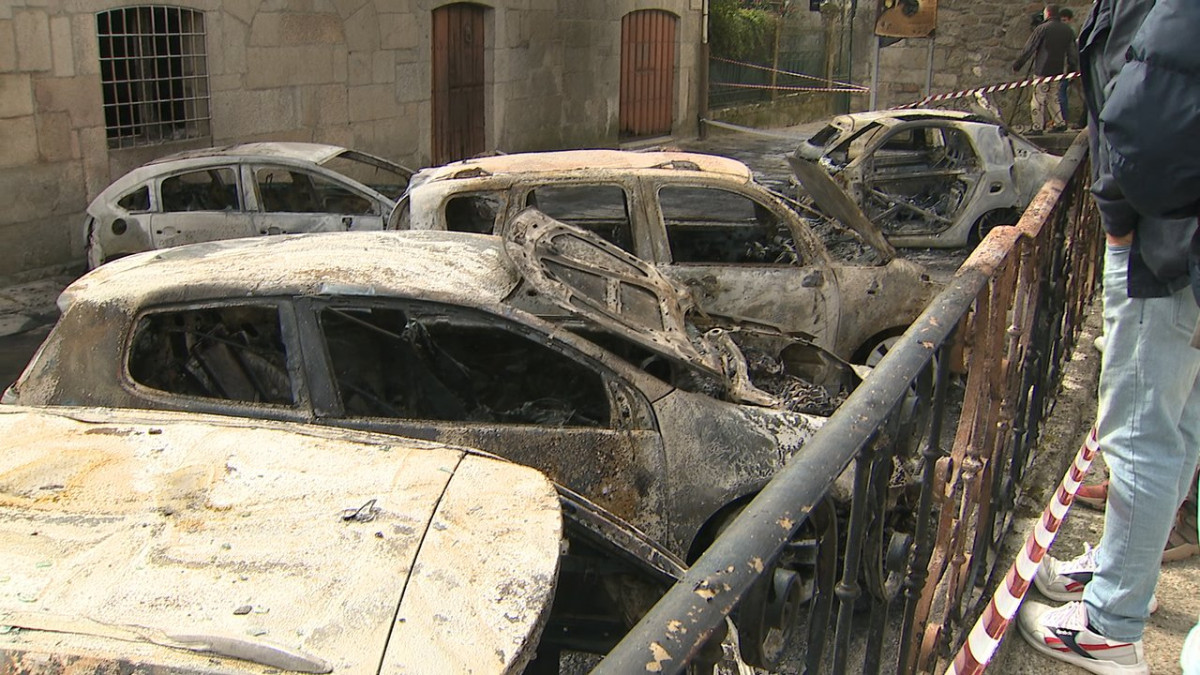 Coches quemados tuir