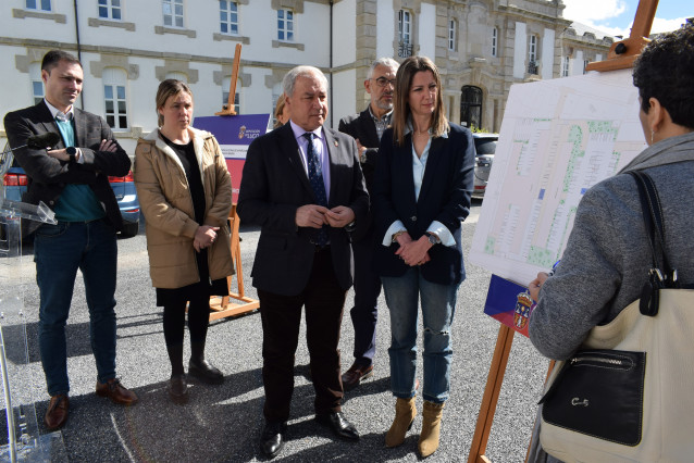 Nota De Prensa, Corte, Plano E Foto: O Presidente E A Alcaldesa De Lugo Presentan O Proxecto Co Que A Deputación Creará 165 Prazas De Aparcamento Gratuítas No Fogar De Santa María