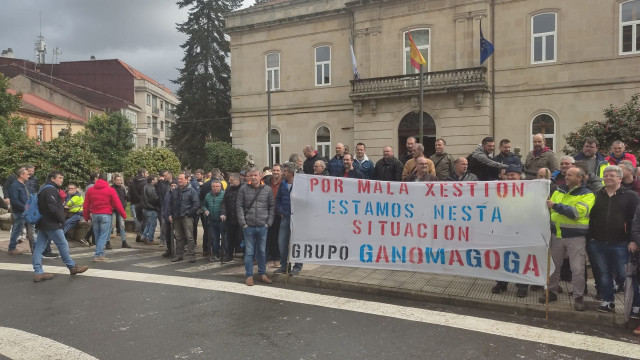 Trabajadores de Ganomagoga protestando en Ponteareas.