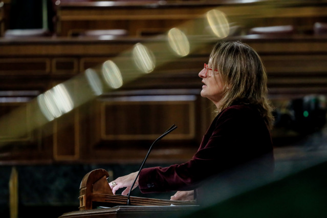 Archivo - La vicepresidenta tercera y ministra para la Transición Ecológica y Reto Democrático, Teresa Ribera, interviene durante una sesión plenaria en el Congreso de los Diputados, a 3 de noviembre de 2022, en Madrid (España). El Pleno del C, ongreso vo