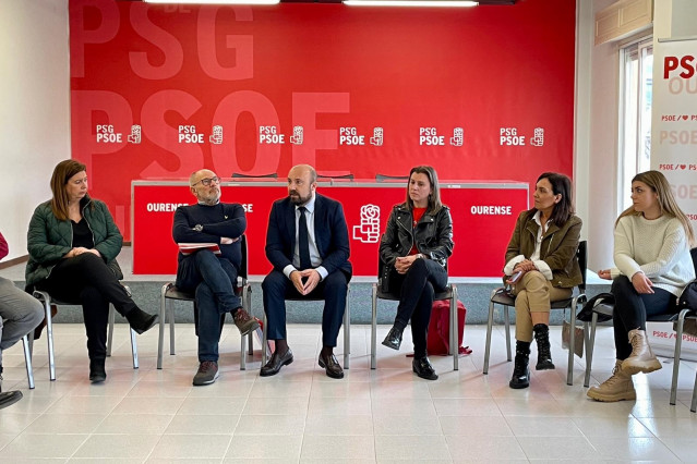 El secretario de Organización del PSdeG, José Manuel Lage, participa en una reunión del comité electoral de la ciudad de Ourense