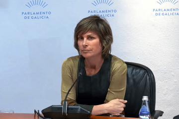 Nava Castro dando explicaciones sobre los contratos con EDAT TV de Javier Negre en el Parlamento de Galicia en una imagen de la Cámara