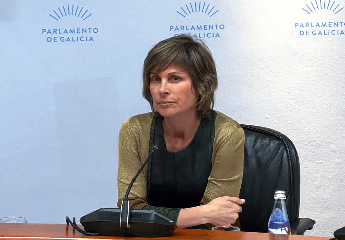 Nava Castro dando explicaciones sobre los contratos con EDAT TV de Javier Negre en el Parlamento de Galicia en una imagen de la Cu00e1mara