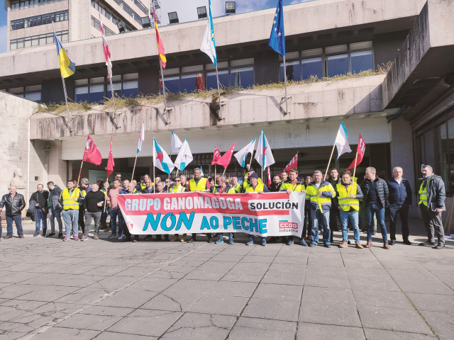 Concentración de trabajadores del Grupo Ganomagoga, frente al Ayuntamiento de Vigo, el 24 de marzo de 2023.