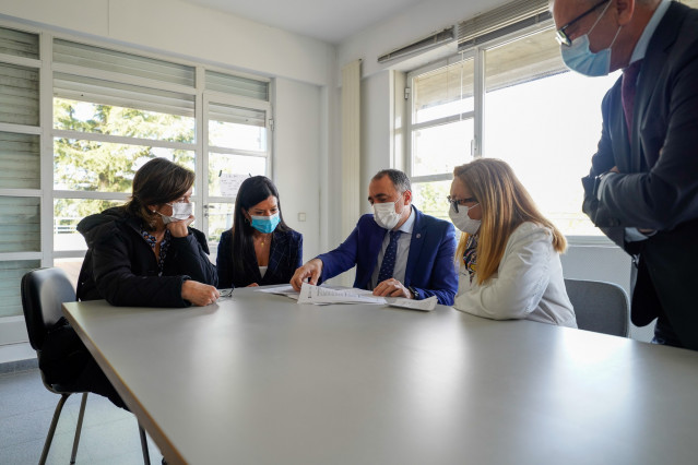 García Comesaña y Arévalo, entre otros, en el centro de salud de Mos.