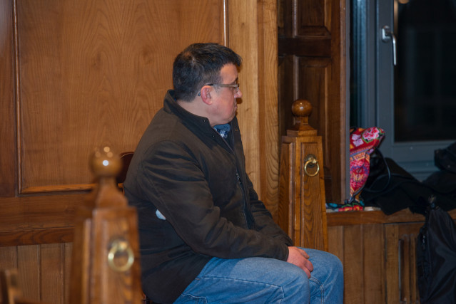 José Luis Abet durante la lectura del veredicto en la Audiencia Provincial de Pontevedra, a 14 de marzo de 2023, en Pontevedra, Galicia (España). El jurado popular encargado del juicio por el triple crimen de Valga (Pontevedra) ha emitido a última hora de