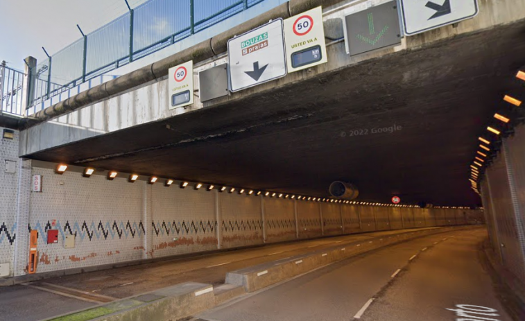 Cierran temporalmente el túnel de Beiramar en Vigo por el accidente entre una moto y un coche