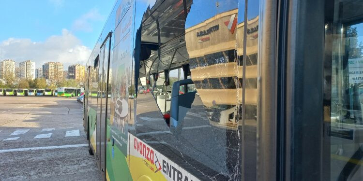 Daños a dos buses urbanos de Vigo en la víspera de la huelga de los trabajadores de Vitrasa