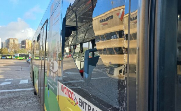 Daños a dos buses urbanos de Vigo en la víspera de la huelga de los trabajadores de Vitrasa