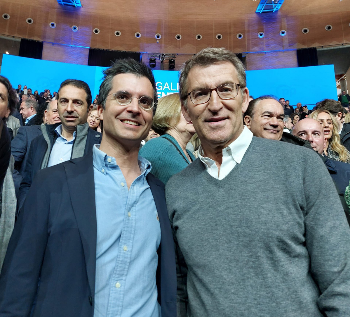 Borja Verea con Nuu00f1ez Feiju00f3o en un acto del PP en 2023