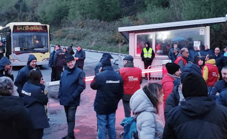 Huelga de autobuses: gran seguimiento paraliza muchas líneas en Galicia, incluso servicios mínimos
