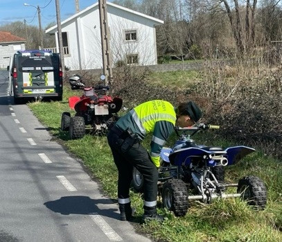 Quad conducido por un niño de 12 años en Antas de Ulla