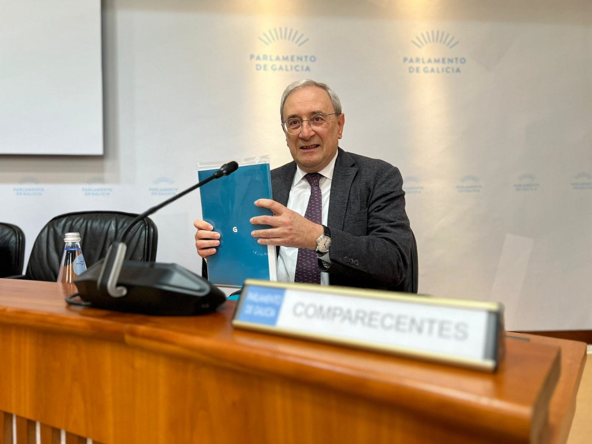 El director xeral de la CRTVG, Alfonso Sánchez Izquierdo, en comisión de control de la compañía
