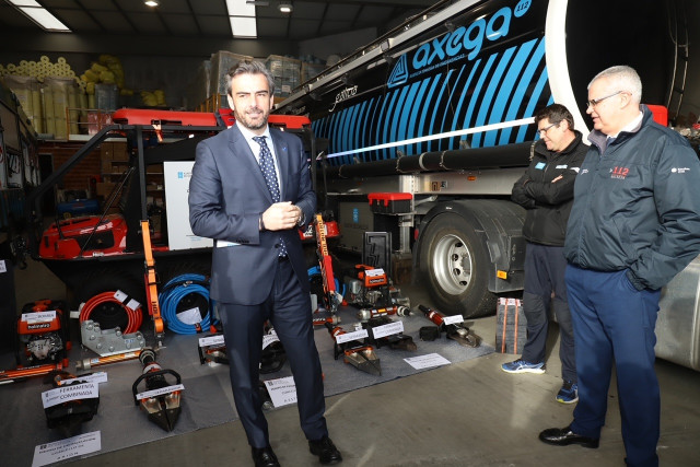 El vicepresidente segundo de la Xunta, Diego Calvo, participa en una entrega de equipos a GES.