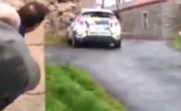 (VÍDEO) Asi destrozó una casa uno de los pilotos del Rally da Coruña al empotrarse contra el muro
