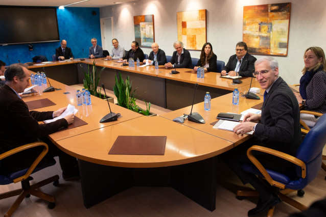 El vicepresidente primero y conselleiro de Economía, Industria e Innovación, Francisco Conde,en una reunión con representantes de la Asociación Española de Cogeneración (Acogen).