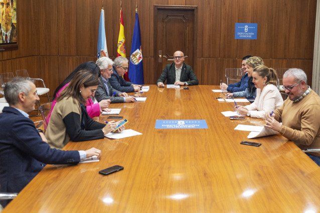 Xunta De Goberno Da Deputación Ourense. Asiisten Manuel Baltar (Presidente Deputación); Rosendo Fernández (Vicepresidente 1 Da Deputación De Ourense); César Fernández Gil (Vicepresidente 2 Da Deputación De Ourense); Placido Álvarez Dobaño (Vicepresidente