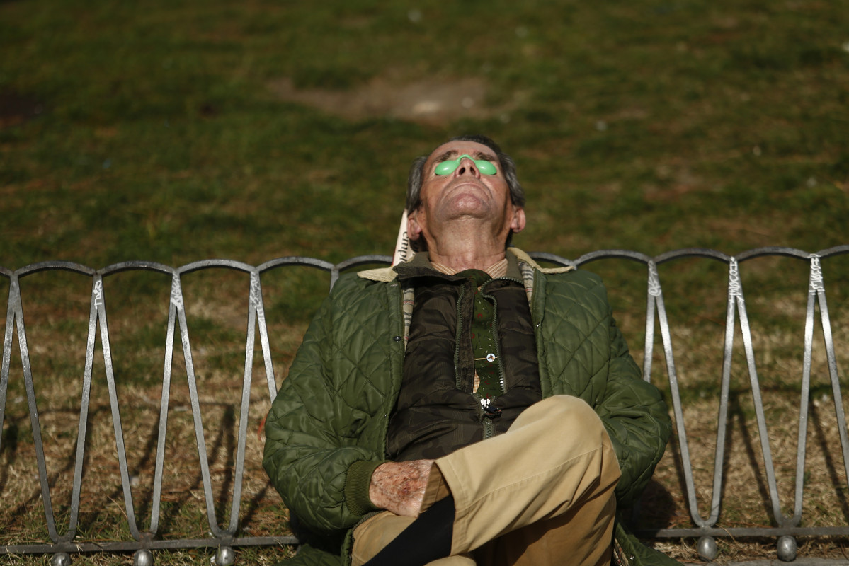 Archivo - Descanso, descansando, descansar, relax, relajación, estrés, tomando el sol,