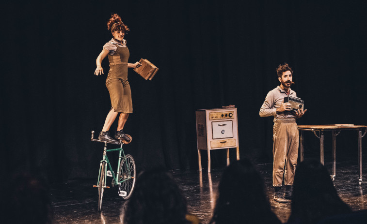 Circo para familias en la Cidade da Cultura en Santiago con la compañía Carpa Diem