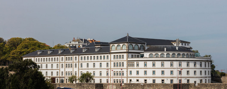 Las limpiadoras paran en el Hospital Abente y Lago de A Coruña por falta de personal