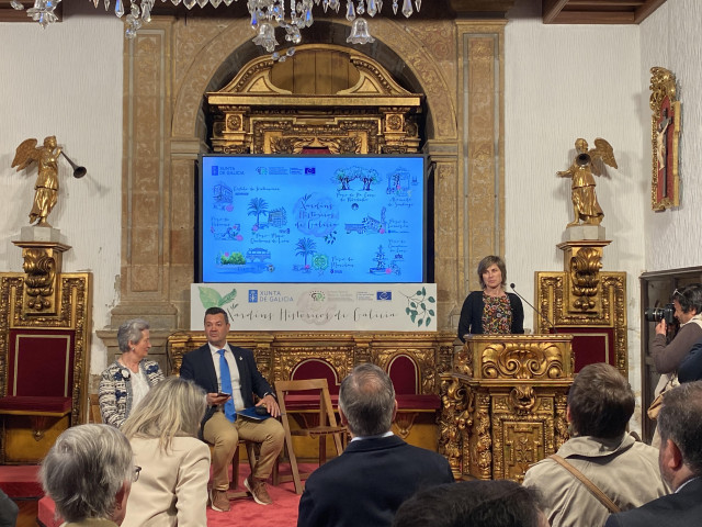 La directora de Turismo de Galicia, Nava Castro, participa en la entrega de certificaciones a los jardines gallegos.
