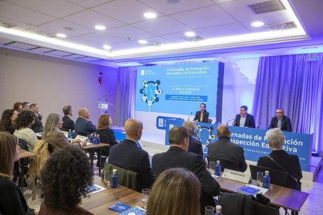 El conselleiro de Cultura, Educación, FP e Universidades, Román Rodríguez, en las II Xornadas de Formación da Inspección Educativa.