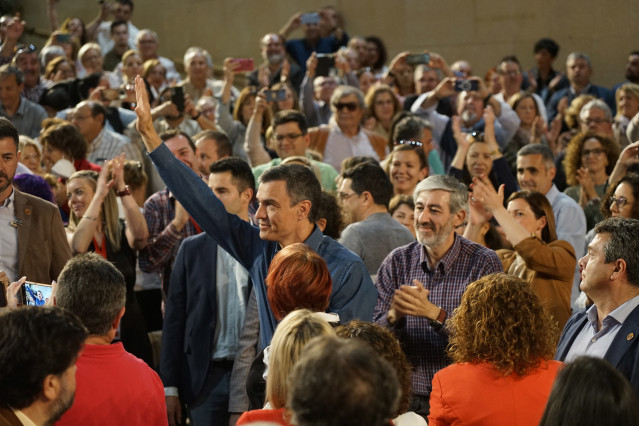 El secretario general del PSOE y presidente del Gobierno, Pedro Sánchez, durante un acto del PSOE, en el Palacio de Congresos, a 13 de abril de 2023, en Cáceres, Extremadura.