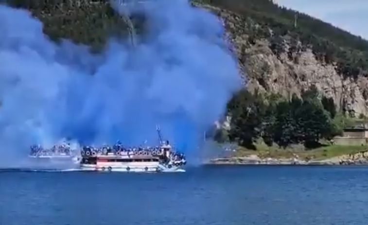 (VÍDEO) Así llegaban en barco los Riazor Blues a Ferrol