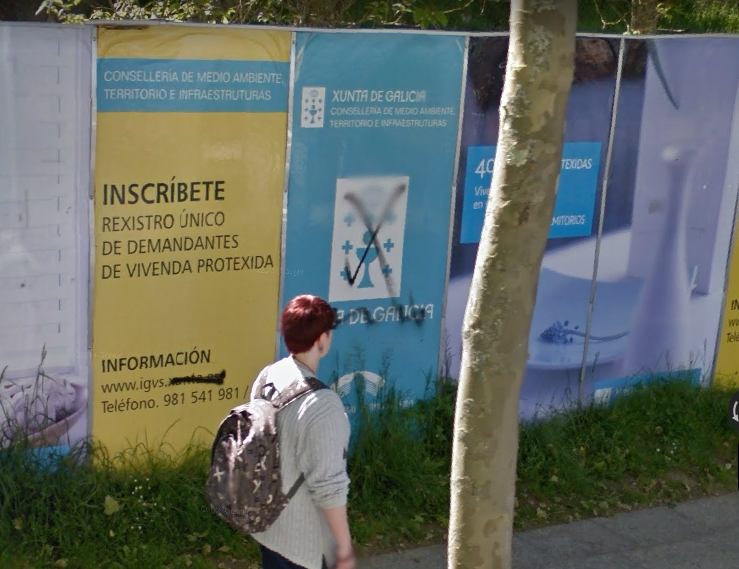 Solar de Xou00e1n 23 donde la Xunta anunciu00f3n 40 viviendas protegidas y acabu00f3 dejando una especie de parque en una foto de Google Street View de 2014