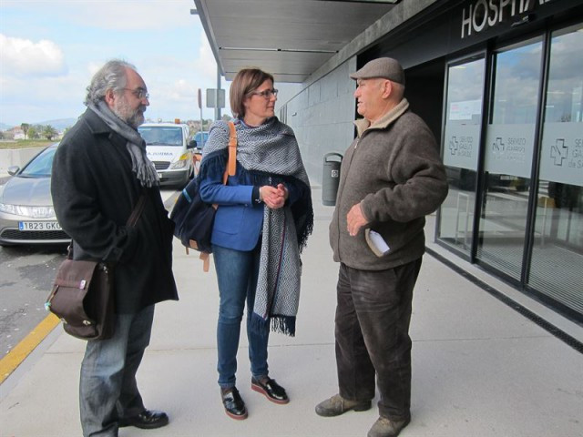 El Sergas tratará de reducir las 5 horas de ambulancia que soportan pacientes de hemodiálisis del Cunqueiro