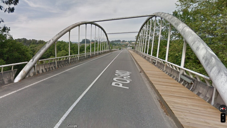 A punto de romper el puente de Pontearnelas, en Vilanova (Pontevedra)