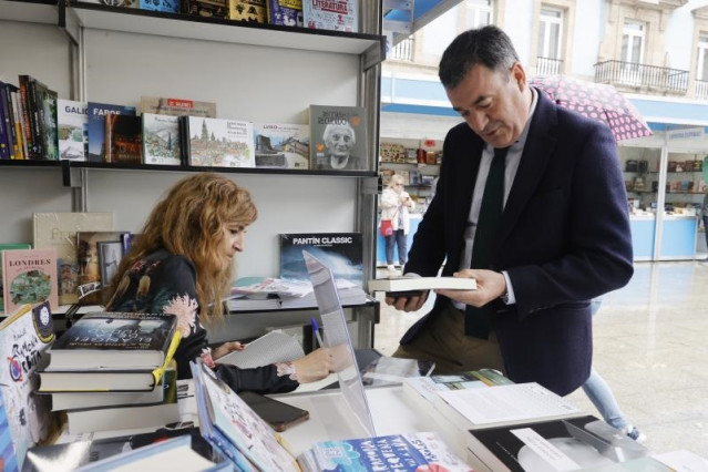 Román Rodríguez participa en la inauguración de la XXXIII Feria del Libro de Ferrol.