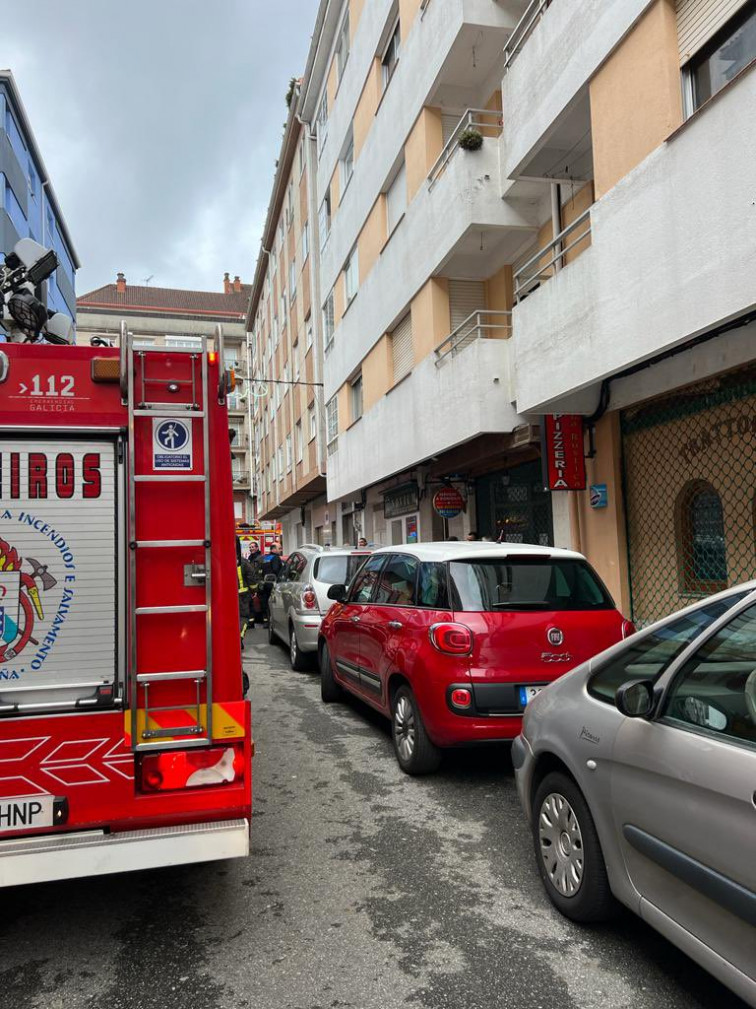Desalojado un edificio en  Noia (A Coruña) tras un incendio