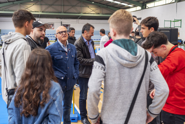 Visita Manuel Baltar (Presidente Da Deputación Ourense) Os Icc.Sports No Colexio Mestre Vide De Ourense.