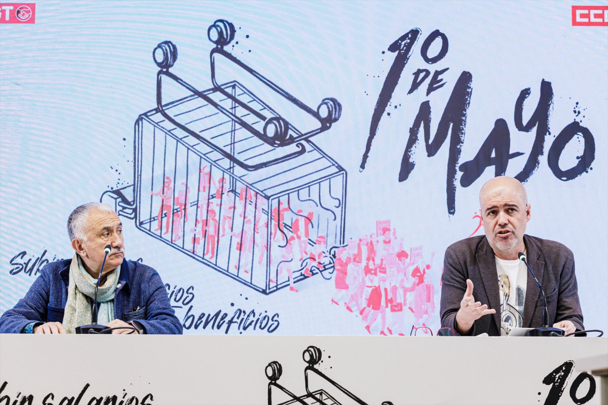 Los secretarios generales de UGT y CC00, Pepe u00c1lvarez (i), y Unai Sordo (d), ofrecen una rueda de prensa en la sede de Comisiones Obreras (CCOO), a 20 de abril de 2023, en Madrid