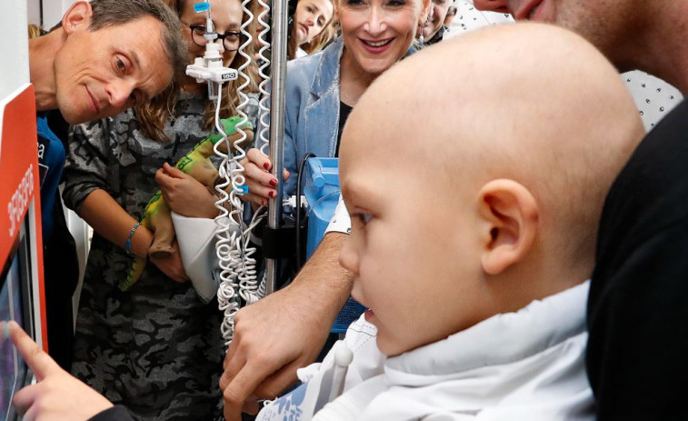 Los niños con cáncer de Ourense y Lugo tienen que tratarse fuera y el PSOE pide oncología pediátrica para el CHUO